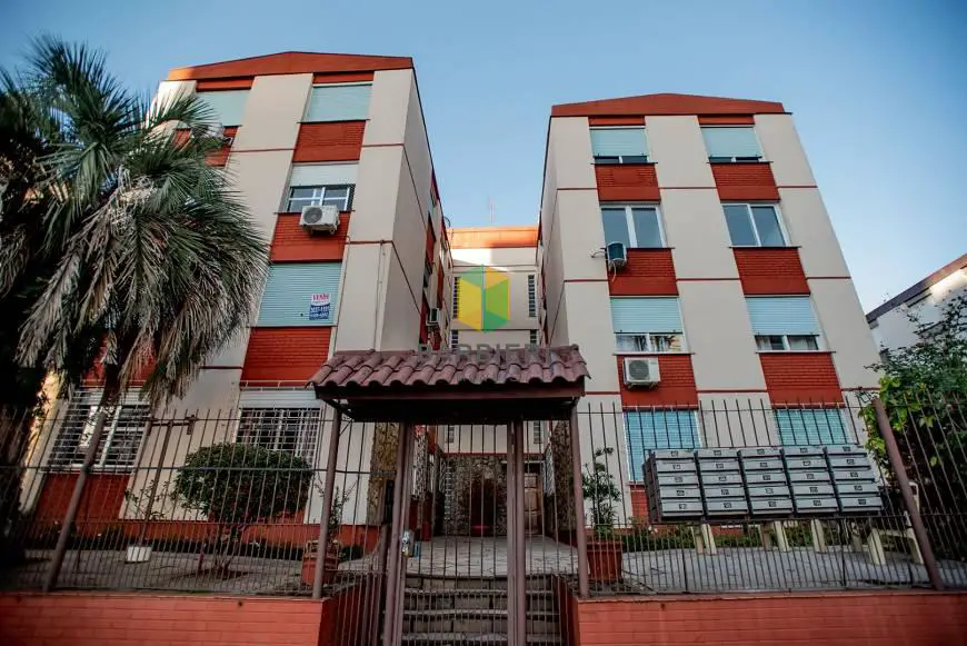 Foto 1 de Apartamento com 4 Quartos à venda, 74m² em Passo da Areia, Porto Alegre