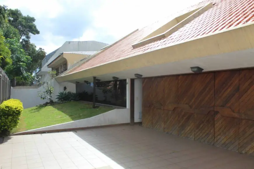 Foto 1 de Casa com 3 Quartos para alugar, 548m² em Novo Mundo, Curitiba