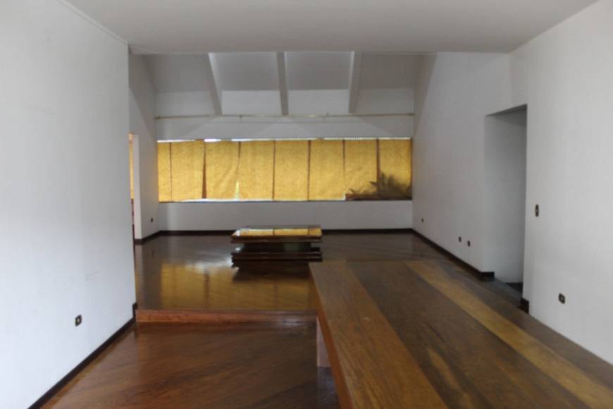 Foto 5 de Casa com 3 Quartos para alugar, 548m² em Novo Mundo, Curitiba
