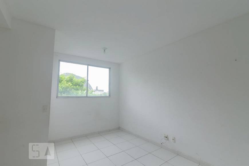 Foto 3 de Apartamento com 3 Quartos para alugar, 68m² em Vargem Pequena, Rio de Janeiro
