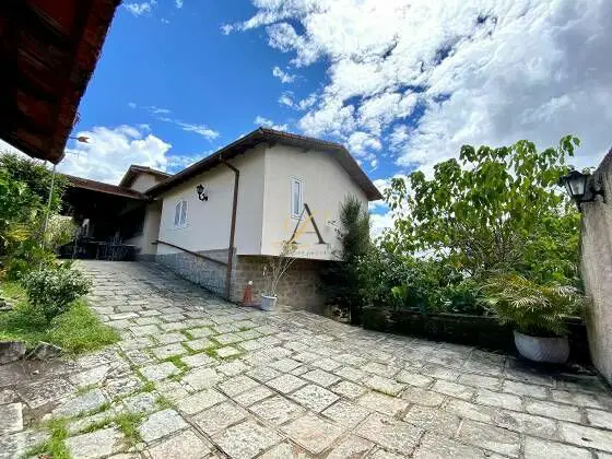 Foto 2 de Casa com 4 Quartos à venda, 180m² em Jardim Cascata, Teresópolis