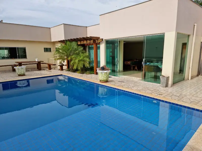 Foto 3 de Casa de Condomínio com 4 Quartos à venda, 300m² em Regiao dos Lagos, Brasília