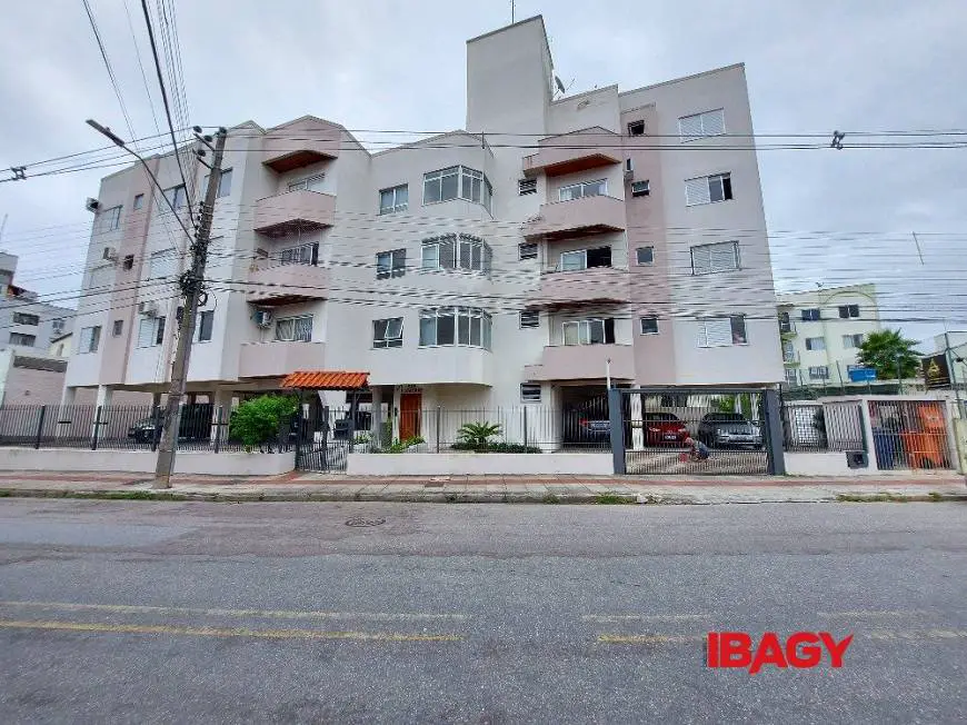 Foto 1 de Apartamento com 2 Quartos para alugar, 76m² em Canto, Florianópolis