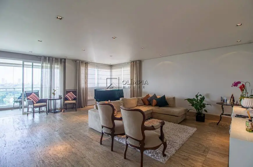 Foto 3 de Apartamento com 4 Quartos para alugar, 240m² em Brooklin, São Paulo