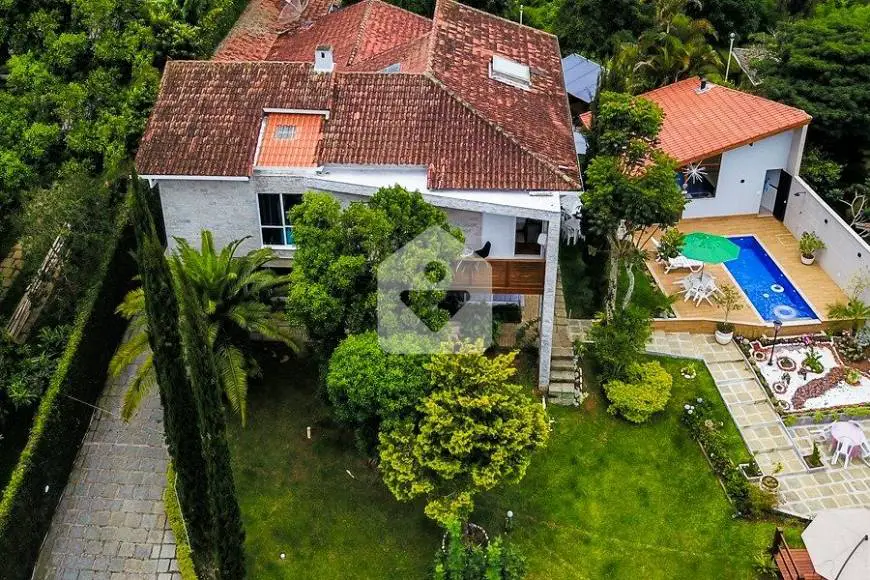 Foto 3 de Casa com 4 Quartos à venda, 550m² em Golfe, Teresópolis