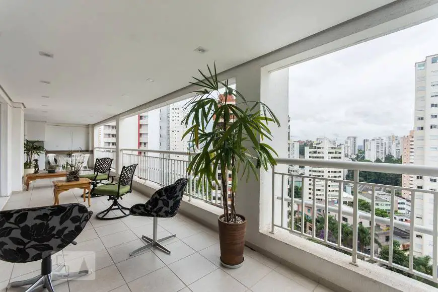 Foto 1 de Apartamento com 3 Quartos para alugar, 199m² em Panamby, São Paulo