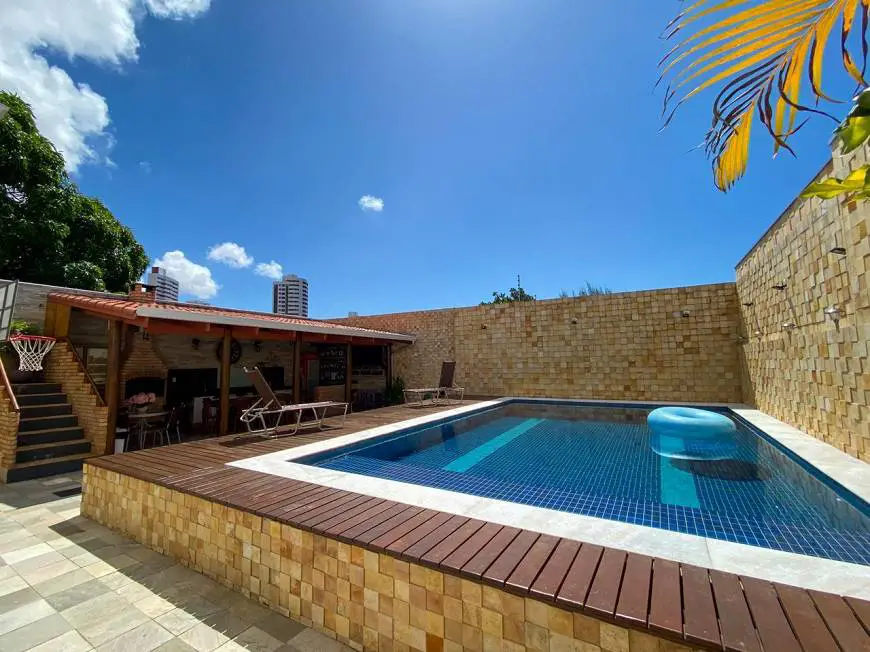 Foto 1 de Casa com 5 Quartos à venda, 370m² em Capim Macio, Natal