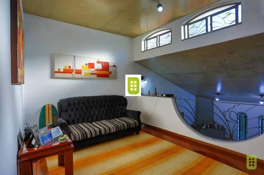 Foto 2 de Sobrado com 4 Quartos à venda, 400m² em Vila Bastos, Santo André