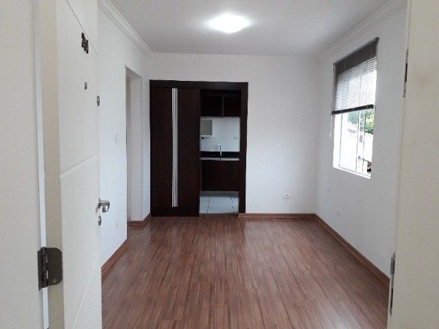 Foto 2 de Apartamento com 2 Quartos à venda, 45m² em Capão Raso, Curitiba