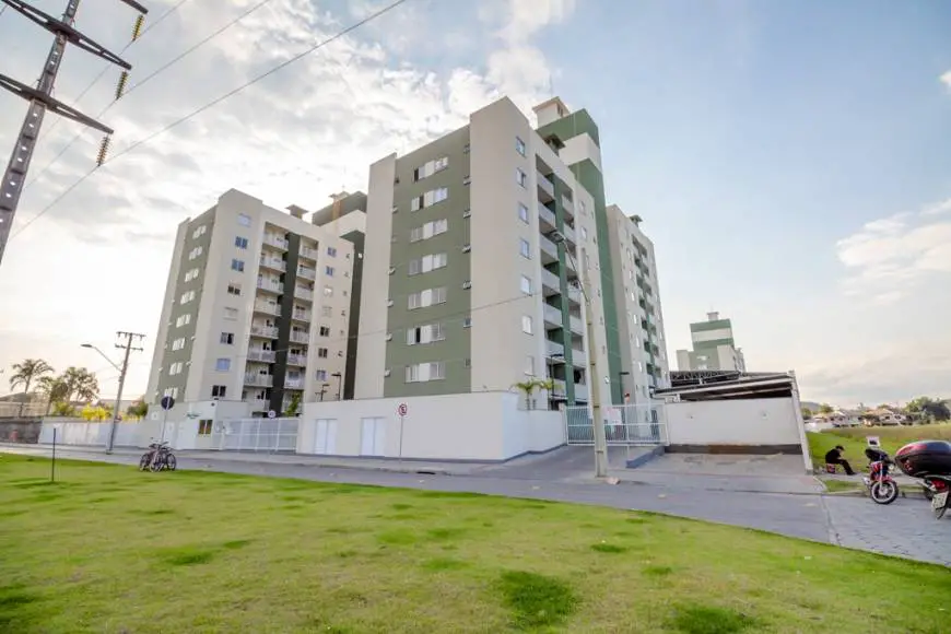Foto 2 de Apartamento com 2 Quartos para alugar, 65m² em Santo Antônio, Joinville