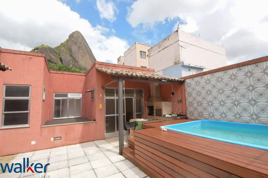 Foto 1 de Casa com 3 Quartos à venda, 210m² em Grajaú, Rio de Janeiro