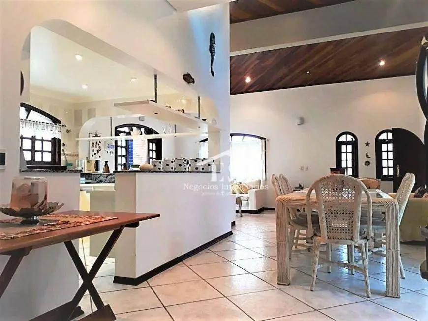 Foto 1 de Casa com 5 Quartos para alugar, 250m² em Riviera de São Lourenço, Bertioga