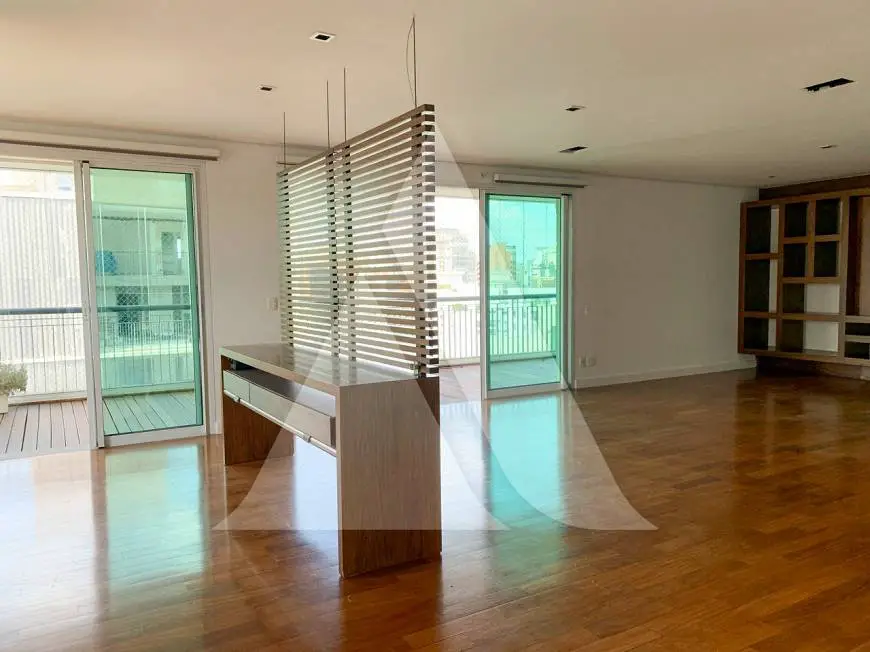Foto 4 de Apartamento com 4 Quartos para alugar, 231m² em Vila Nova Conceição, São Paulo