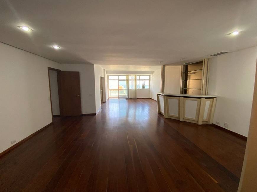 Foto 3 de Apartamento com 3 Quartos para alugar, 256m² em Leme, Rio de Janeiro