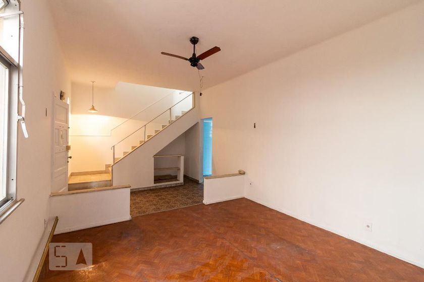 Foto 2 de Casa com 2 Quartos para alugar, 120m² em Madureira, Rio de Janeiro
