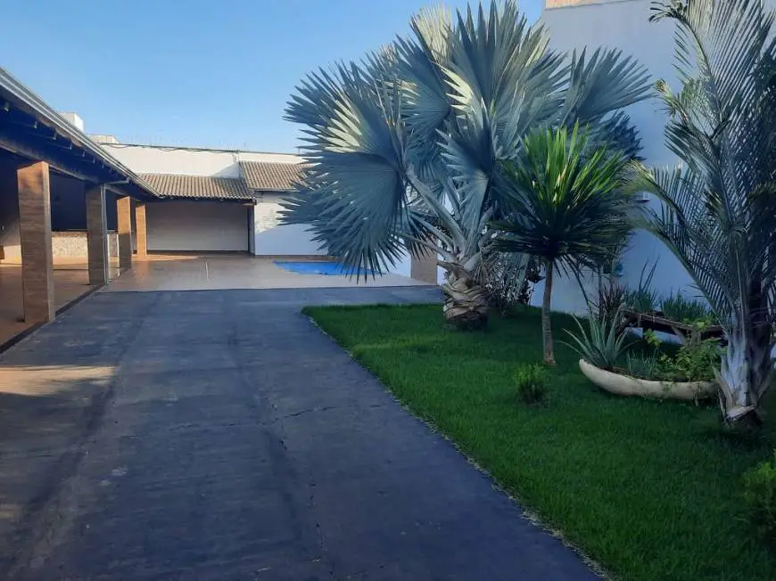 Foto 1 de Casa com 3 Quartos para alugar, 400m² em Setor Universitário, Rio Verde
