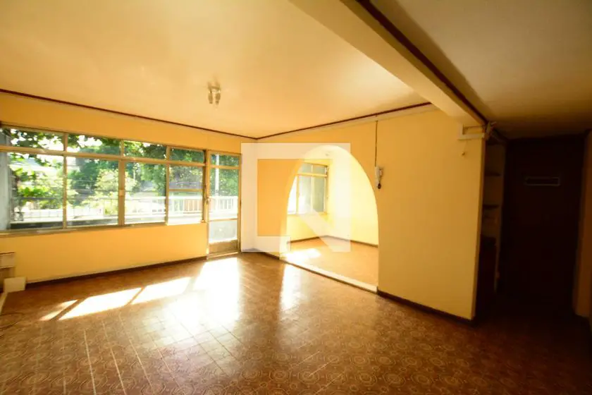 Foto 1 de Casa com 4 Quartos para alugar, 256m² em Penha, Rio de Janeiro