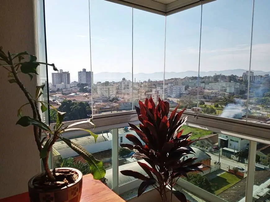 Foto 3 de Apartamento com 2 Quartos à venda, 73m² em Barreiros, São José