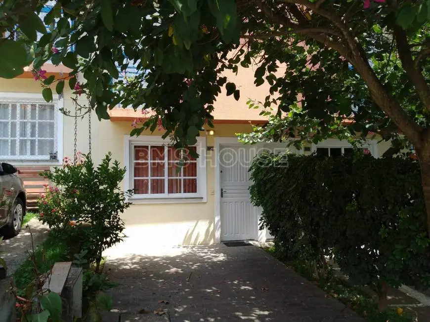 Foto 1 de Casa com 2 Quartos à venda, 70m² em Jardim Guerreiro, Cotia