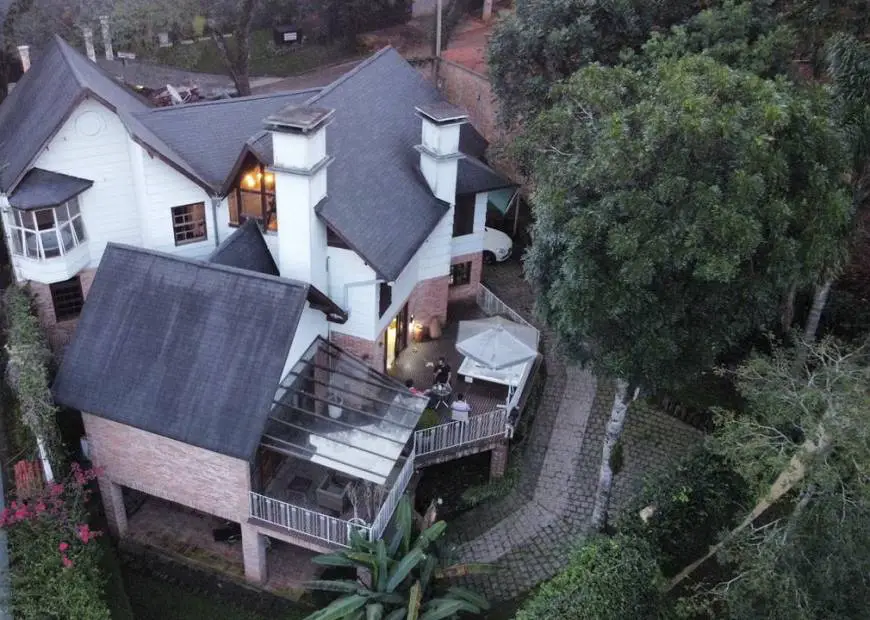 Foto 1 de Casa com 5 Quartos à venda, 337m² em Barigui, Curitiba