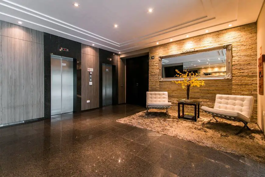 Foto 2 de Apartamento com 2 Quartos para alugar, 62m² em Centro, Curitiba