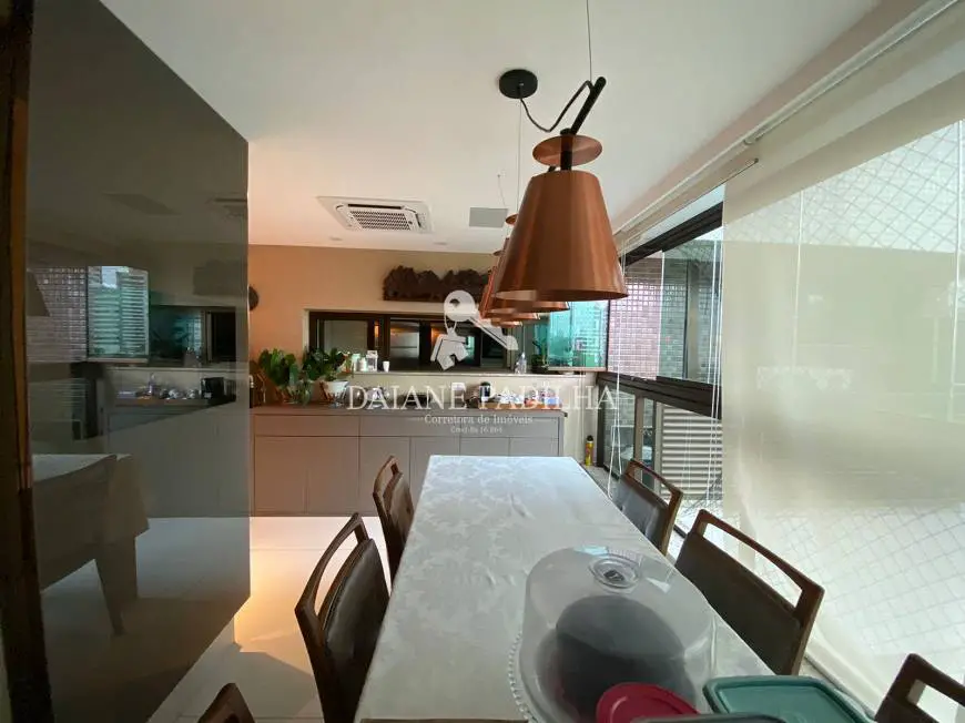 Foto 3 de Apartamento com 4 Quartos à venda, 208m² em Candeal, Salvador
