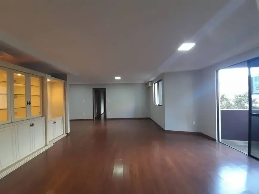 Foto 1 de Apartamento com 4 Quartos para alugar, 180m² em Centro, Florianópolis