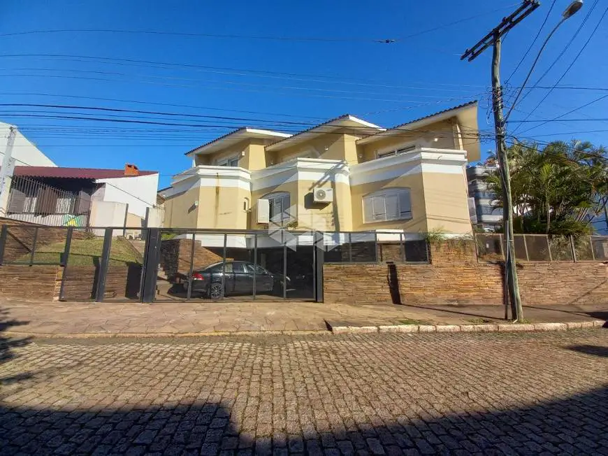 Foto 1 de Casa com 4 Quartos à venda, 440m² em Jardim Lindóia, Porto Alegre