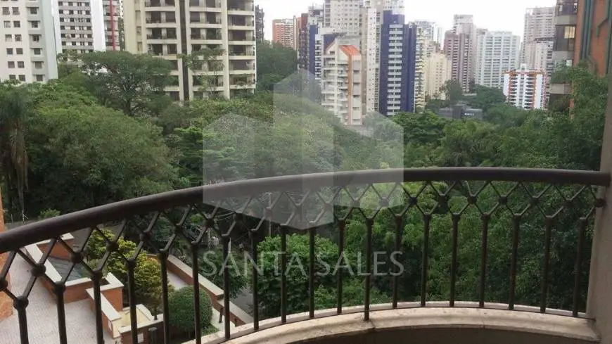 Foto 1 de Apartamento com 4 Quartos à venda, 270m² em Vila Suzana, São Paulo