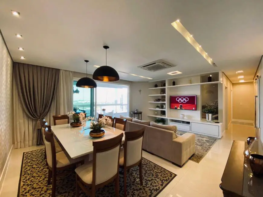 Foto 2 de Apartamento com 4 Quartos à venda, 238m² em Zona 01, Maringá