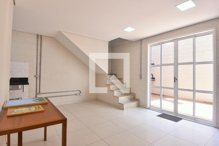 Foto 2 de Casa com 2 Quartos para alugar, 110m² em Vila Alpina, São Paulo