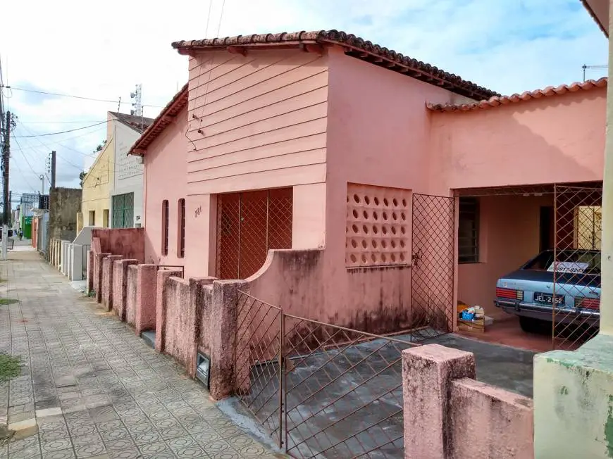 Foto 1 de Casa com 3 Quartos para alugar, 98m² em Barro Vermelho, Natal