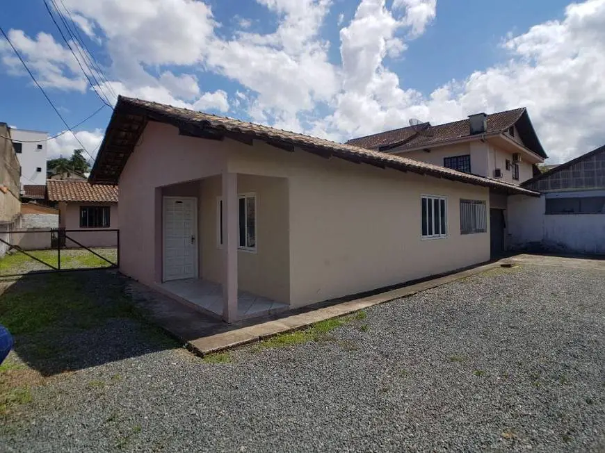 Foto 1 de Casa com 3 Quartos para alugar, 75m² em Costa E Silva, Joinville