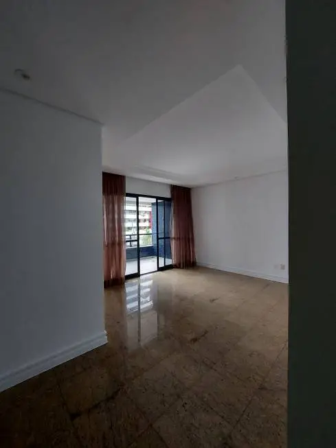 Foto 5 de Apartamento com 4 Quartos para alugar, 135m² em Candeal, Salvador