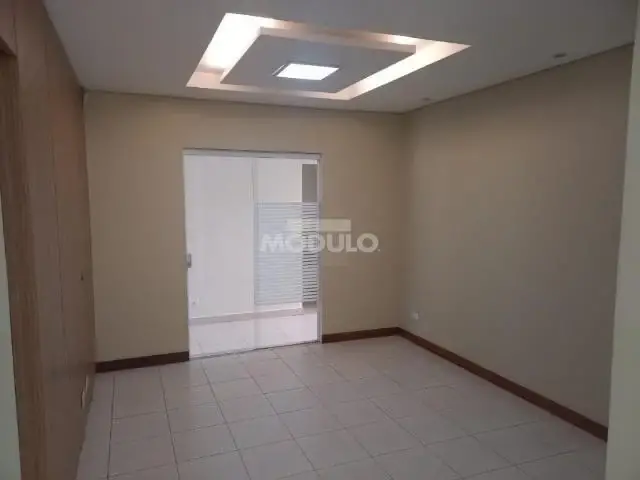 Foto 4 de Casa com 4 Quartos para alugar, 221m² em Vigilato Pereira, Uberlândia