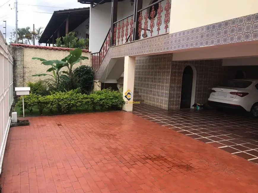 Foto 1 de Casa com 5 Quartos à venda, 273m² em Santa Rosa, Belo Horizonte