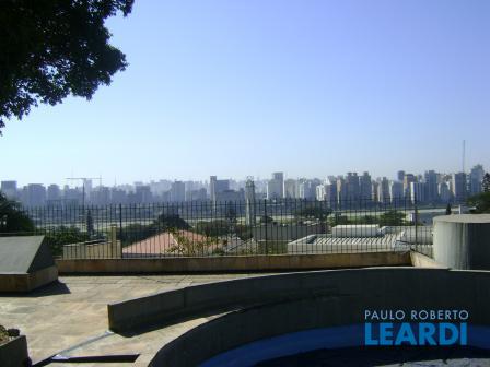 Foto 3 de Sobrado com 4 Quartos à venda, 750m² em Jardim Guedala, São Paulo