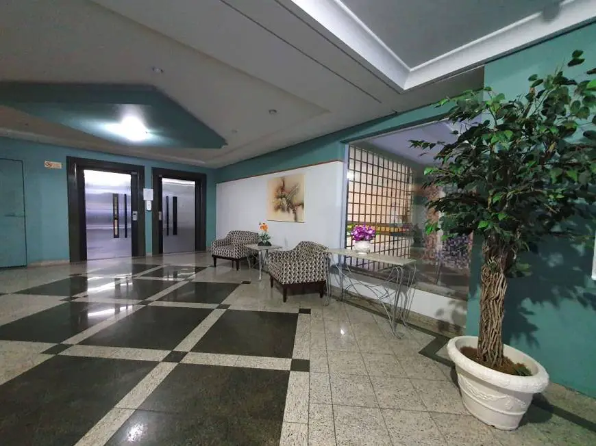 Foto 2 de Apartamento com 2 Quartos para alugar, 76m² em Centro, Curitiba