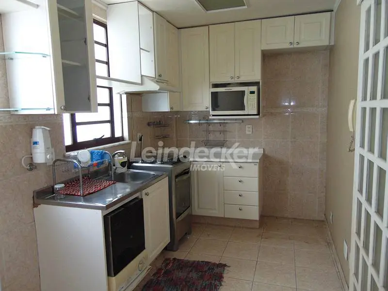 Foto 3 de Apartamento com 2 Quartos para alugar, 77m² em Santa Cecília, Porto Alegre