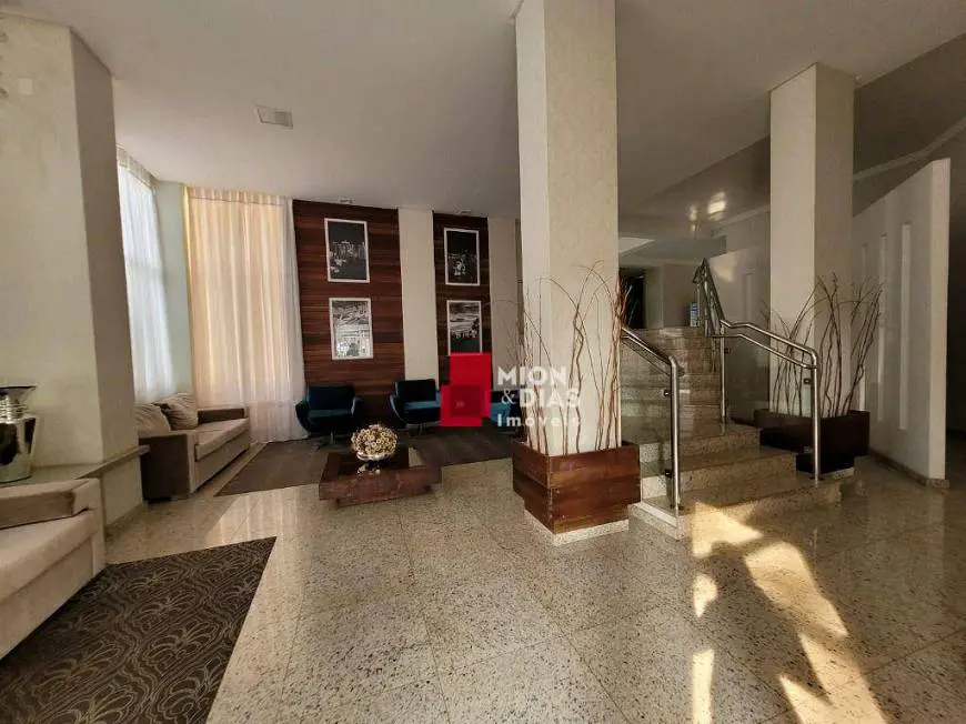 Foto 2 de Apartamento com 4 Quartos à venda, 233m² em Centro, Cascavel