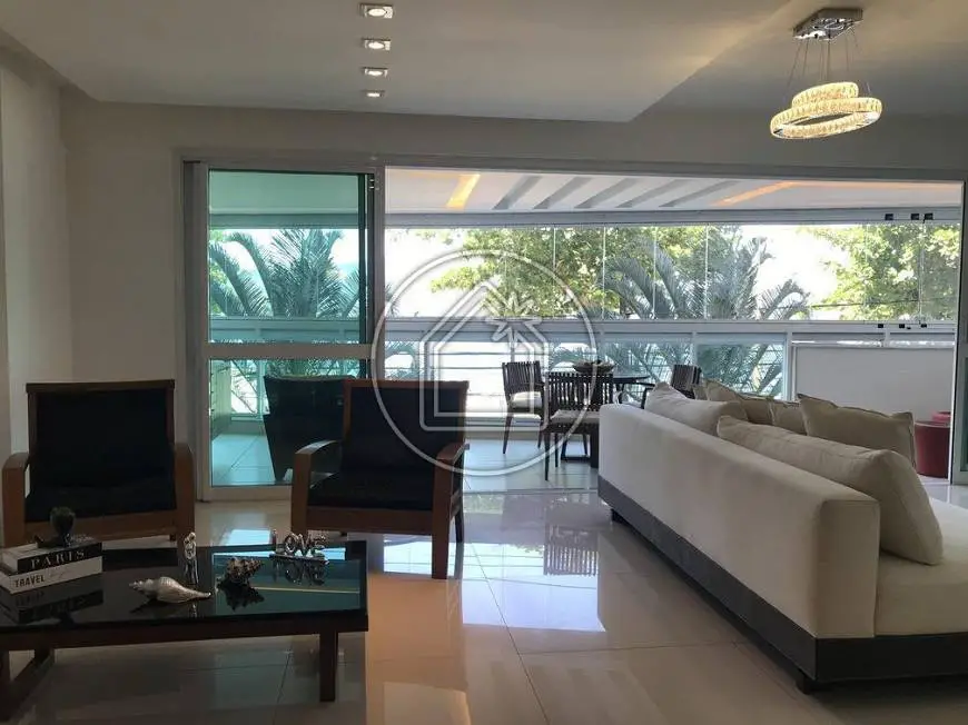 Foto 1 de Apartamento com 4 Quartos à venda, 246m² em Icaraí, Niterói