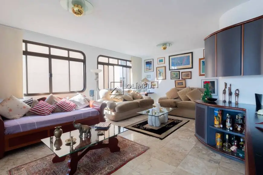 Foto 5 de Apartamento com 4 Quartos para alugar, 205m² em Pinheiros, São Paulo