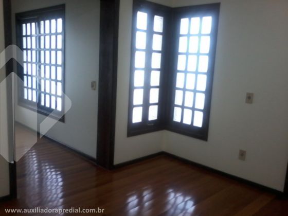 Foto 2 de Casa com 3 Quartos à venda, 335m² em Jardim Itú Sabará, Porto Alegre