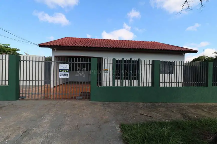Foto 1 de Casa com 3 Quartos para alugar, 113m² em Jardim Vitória, Maringá