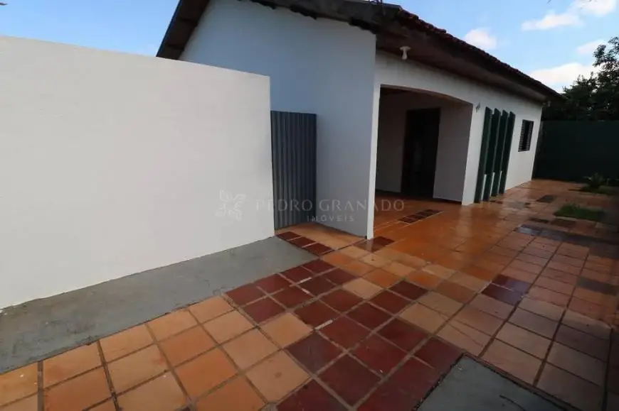 Foto 4 de Casa com 3 Quartos para alugar, 113m² em Jardim Vitória, Maringá