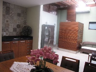 Foto 3 de Casa com 4 Quartos à venda, 300m² em Santa Lúcia, Vitória
