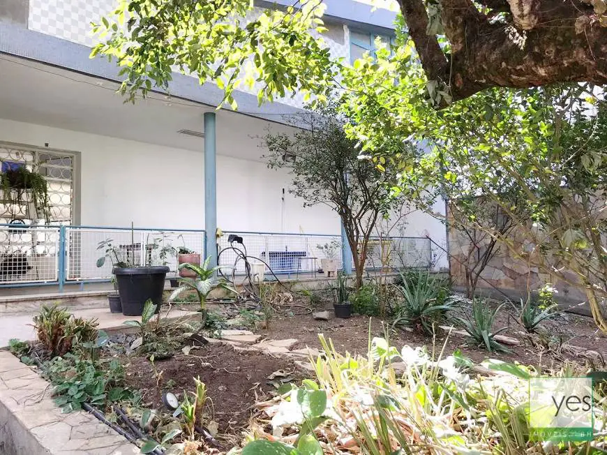 Foto 1 de Casa com 6 Quartos à venda, 430m² em Floresta, Belo Horizonte