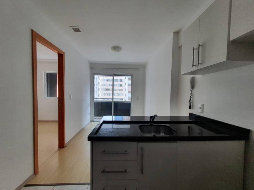 Foto 3 de Apartamento com 1 Quarto para alugar, 47m² em Centro, Curitiba