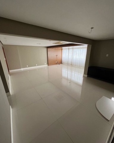 Foto 2 de Apartamento com 3 Quartos para alugar, 147m² em Pituba, Salvador
