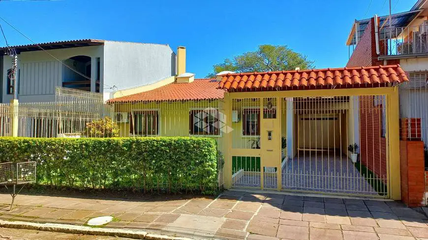 Foto 1 de Casa com 3 Quartos à venda, 432m² em Ipanema, Porto Alegre